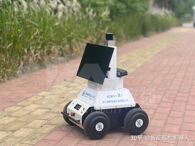 智能轮式安防巡检机器人 为安全守护注入智能科技新动能